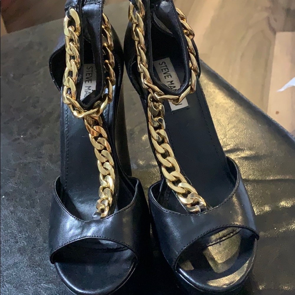 Steve Madden Black Wedges With Gold Chain
